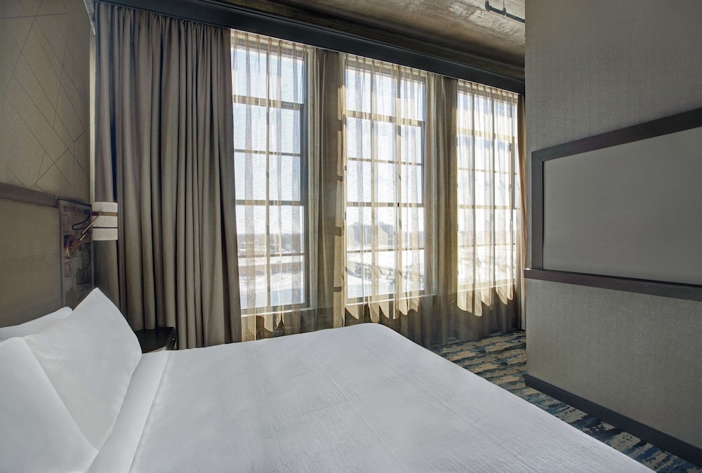 Embassy Suites by Hilton Rockford Riverfront - photo 19