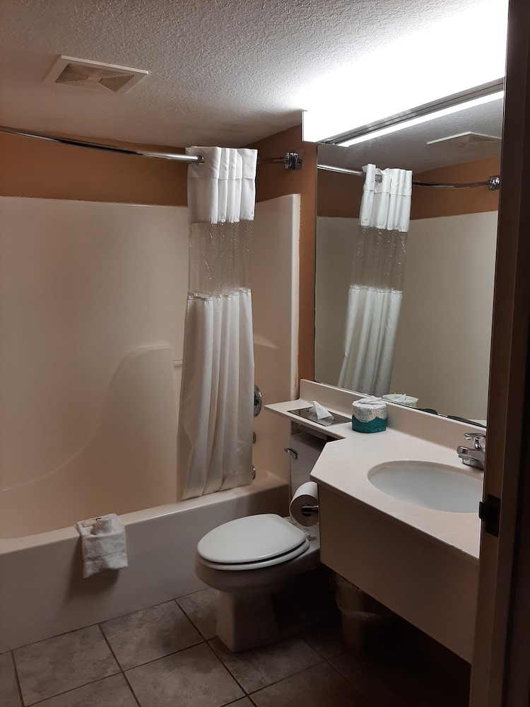 Starkville Inn & Suites - photo 41