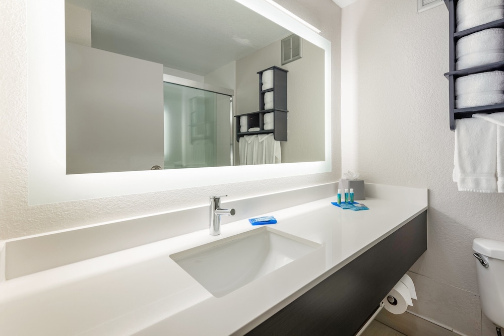 Holiday Inn Express Columbus Downtown by IHG - photo 28