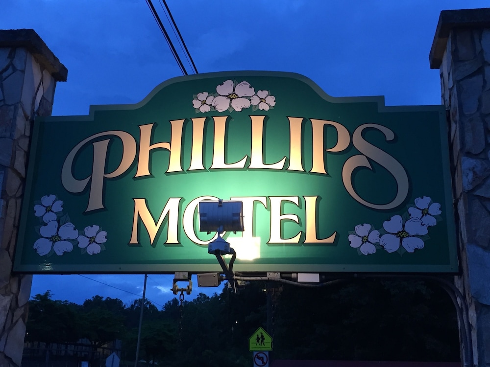 Phillips Historic Motel & Cottages - photo 96