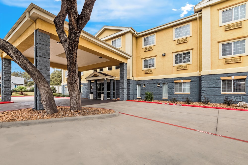 Quality Inn & Suites San Antonio Airport Stone Oak - photo 40