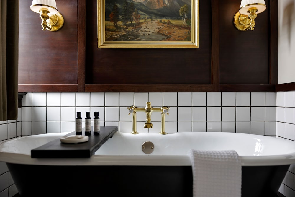 The Avery Hotel - photo 4