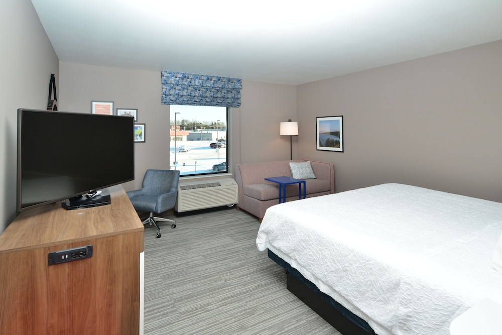 Hampton Inn & Suites Menomonie UW Stout - photo 11