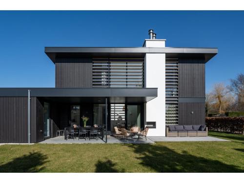 Holiday Home near Veerse Meer with Garden — 4-Star Luxury Hotel in Kamperland, Netherlands