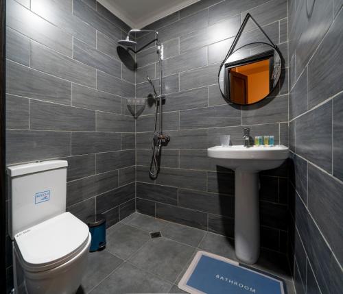 Niabi Apartments with Cinema and Billiards