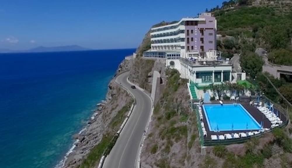 Caposkino Park Hotel - carbon neutral hotel in Gioiosa Marea