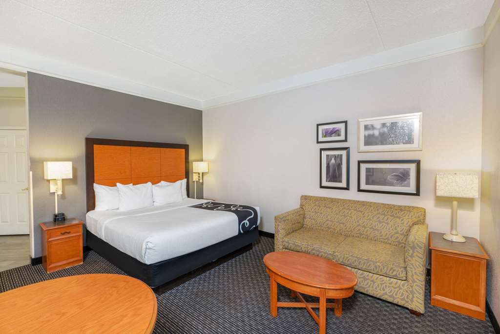 La Quinta Inn & Suites by Wyndham Pueblo - photo 47