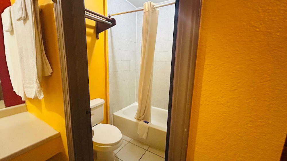 Relax Inn By OYO Sulphur Hwy 90 - photo 21