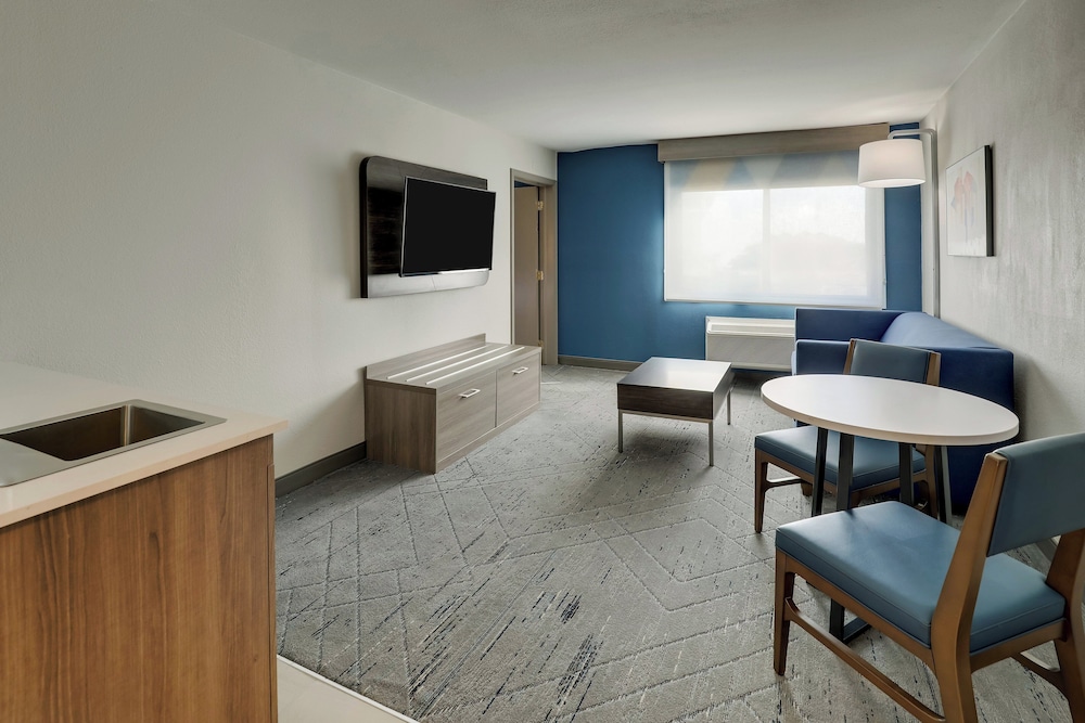 Holiday Inn Express Hotel & Suites Branson 76 Central by IHG - photo 14