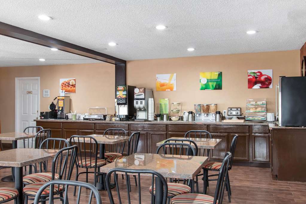 Quality Inn & Suites I 35 near Frost Bank Center - photo 28