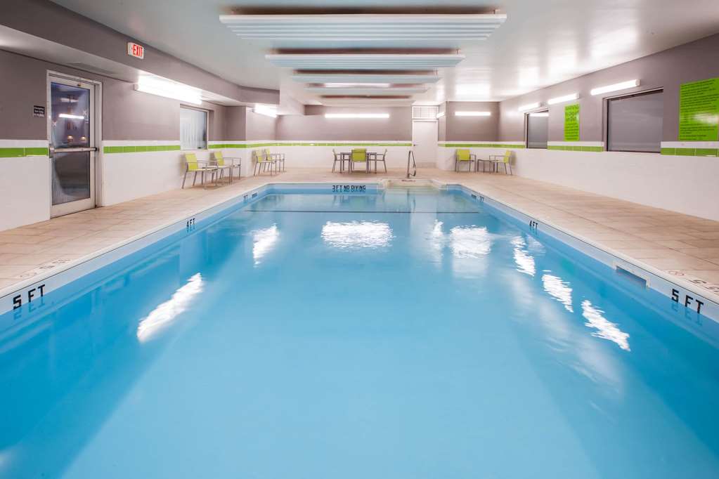 La Quinta Inn & Suites by Wyndham Elkhart - photo 8