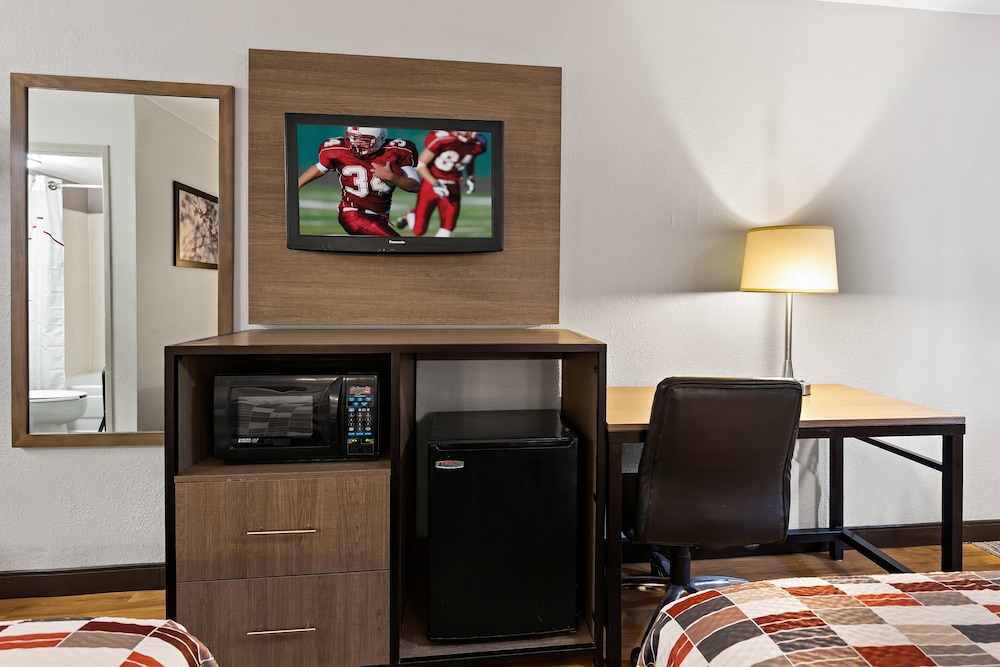Red Roof Inn Cleveland Independence - photo 12