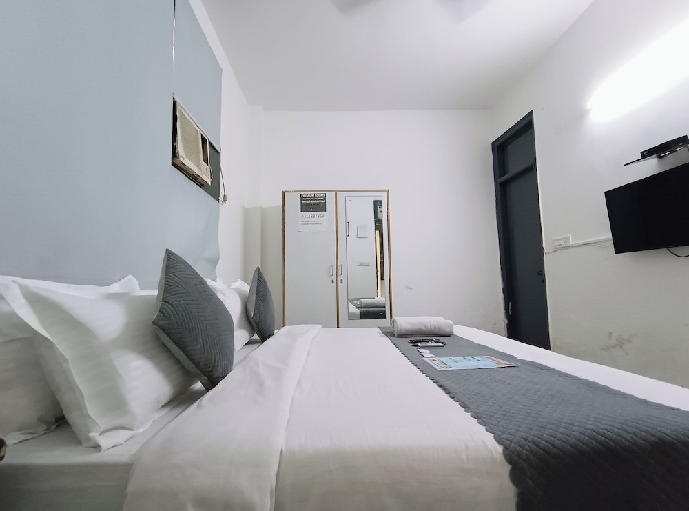 Hotel O The Premium Villa — 4-Star Luxury Hotel in New Delhi, India