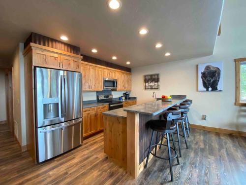 Spacious Townhome w 4 King Suites near Clubhouse — hotel in Bigfork