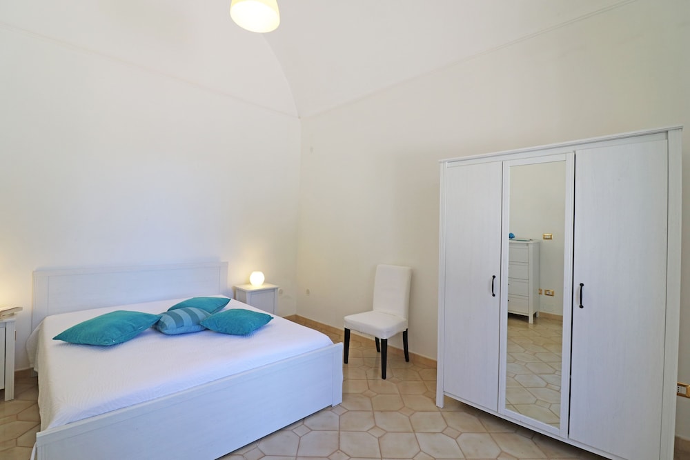 Villa Alimini Villetta con veranda Laghi Alimini — 4-Star Luxury Hotel in Otranto, Italy