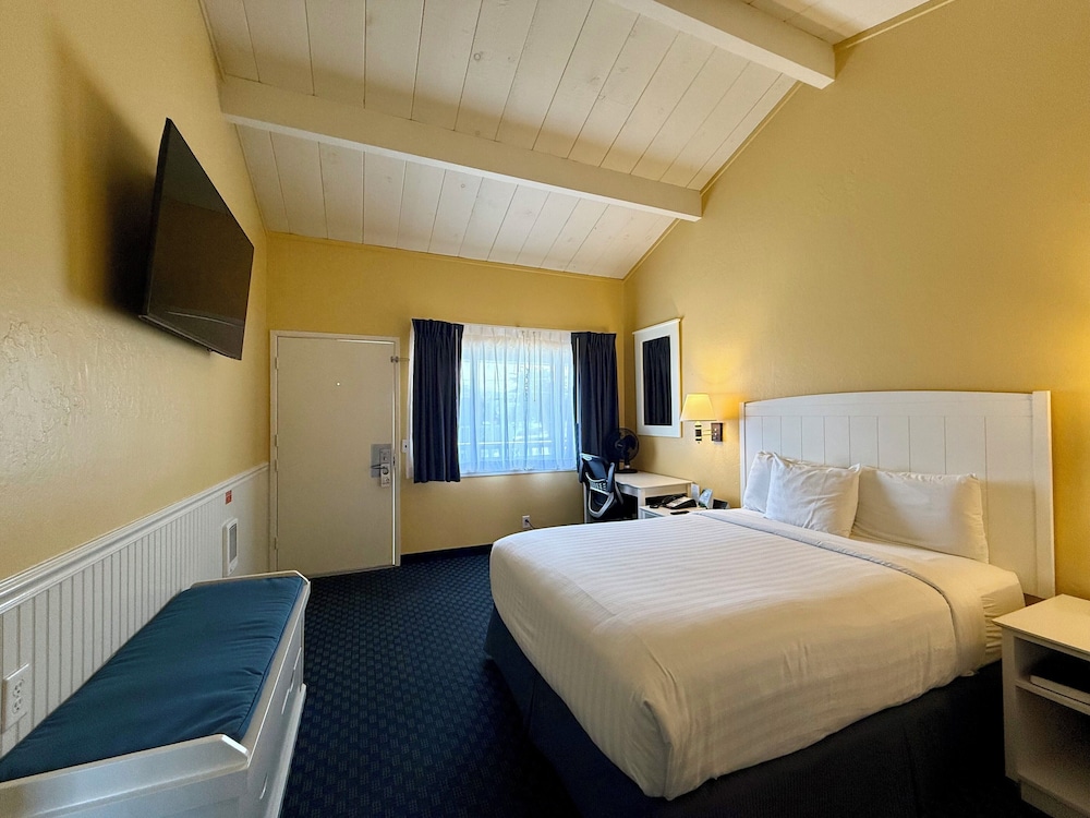 Monterey Bay Lodge - photo 13