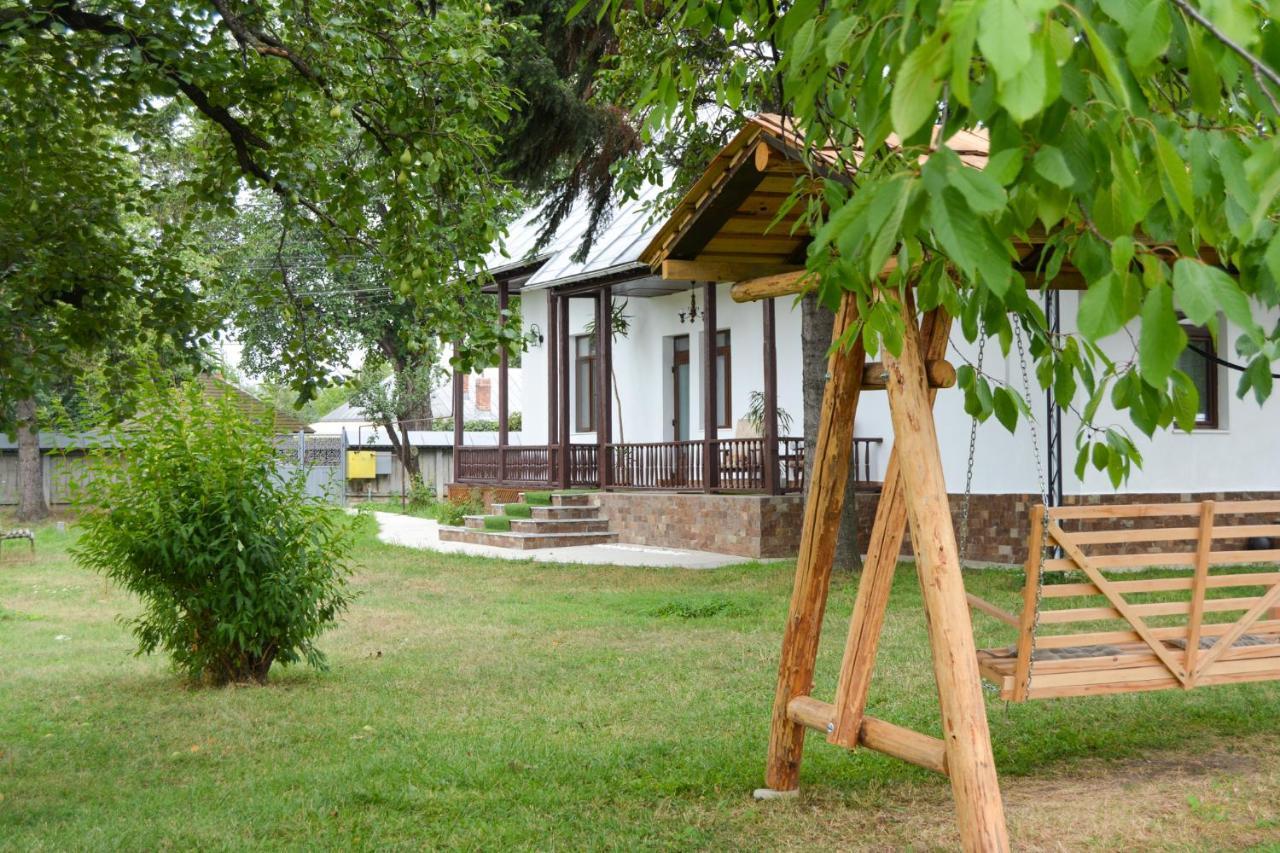 Casa Humulesti fii vecinul lui Ion Creanga — 4-Star Luxury Hotel in Targu Neamt, Romania