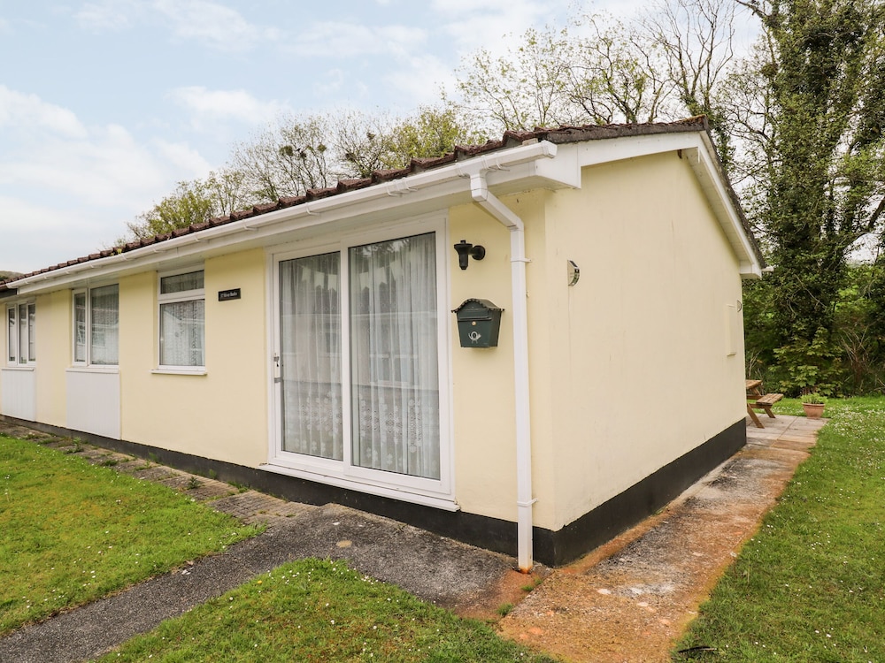 17 River Banks in Liskeard, United Kingdom