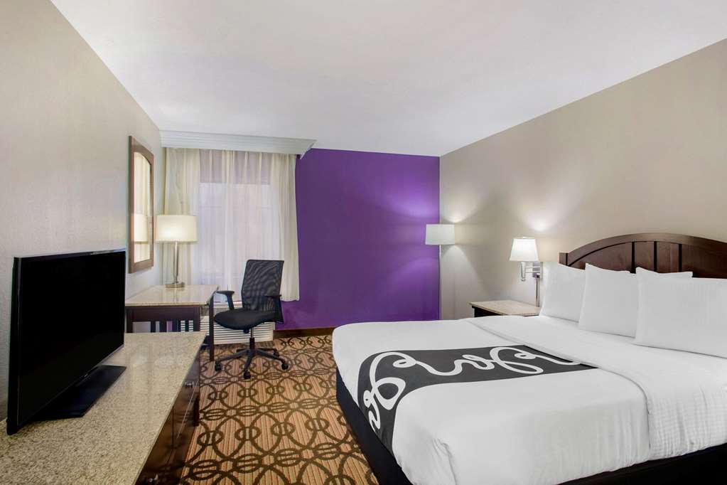 La Quinta Inn & Suites by Wyndham Springfield South - photo 20