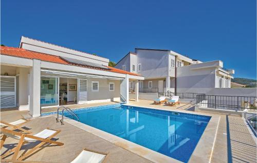 Holiday Home Primosten Dolac With Outdoor Pool — 5-Star Luxury Hotel in Primosten, Croatia