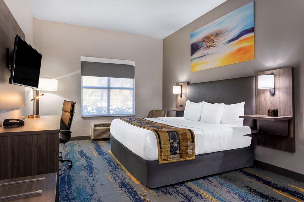 La Quinta Inn & Suites by Wyndham Tampa Central - photo 15