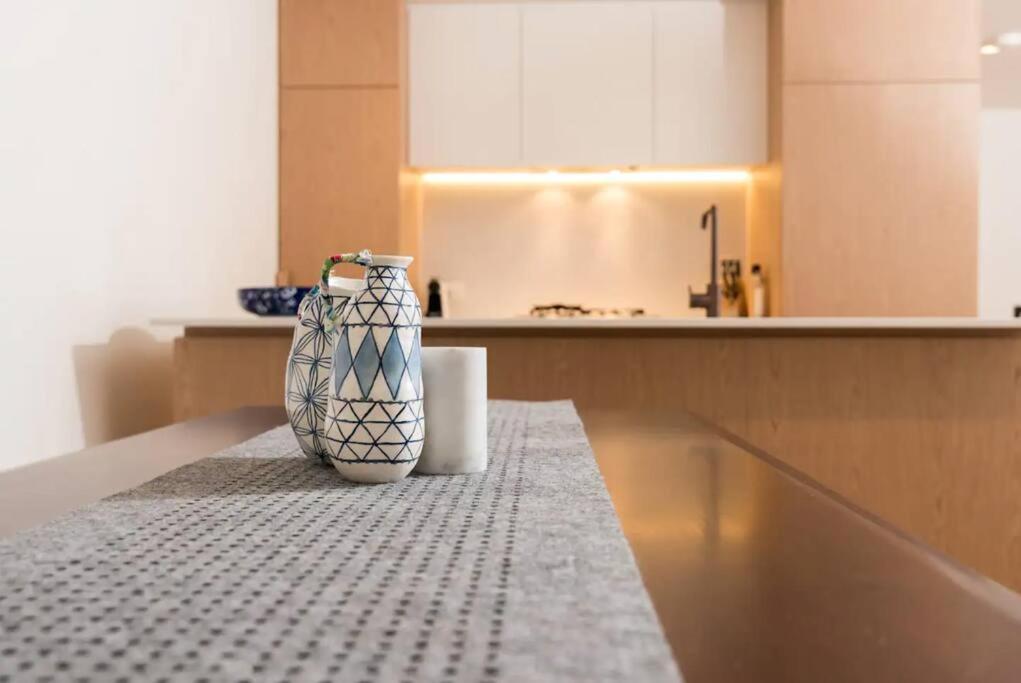 Modern Apartment In Flawless Fitzroy Carpark — 4-Star Luxury Hotel in Melbourne, Australia