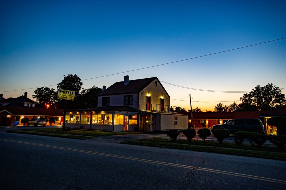 Coach House Inn - photo 54