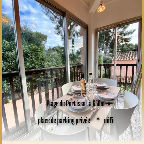 L’echappee de Portissol Plage Parking Prive Wi Fi in Sanary-Sur-Mer, France