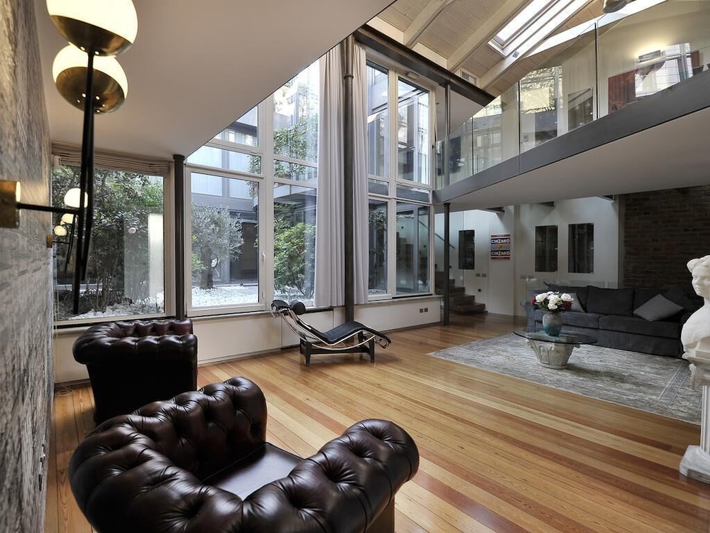 YouHosty Luxury Town House — 4-Star Luxury Hotel in Milan, Italy