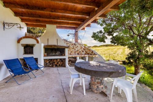 Villa due Archi — 4-Star Luxury Hotel in San Salvatore, Italy