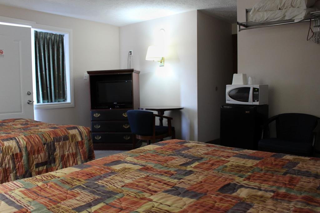 Travellers Inn Hanover in Hanover, Canada