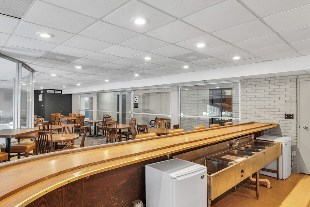 Eastlake Suites Hotel & Conference Center By OYO Urbana - photo 121