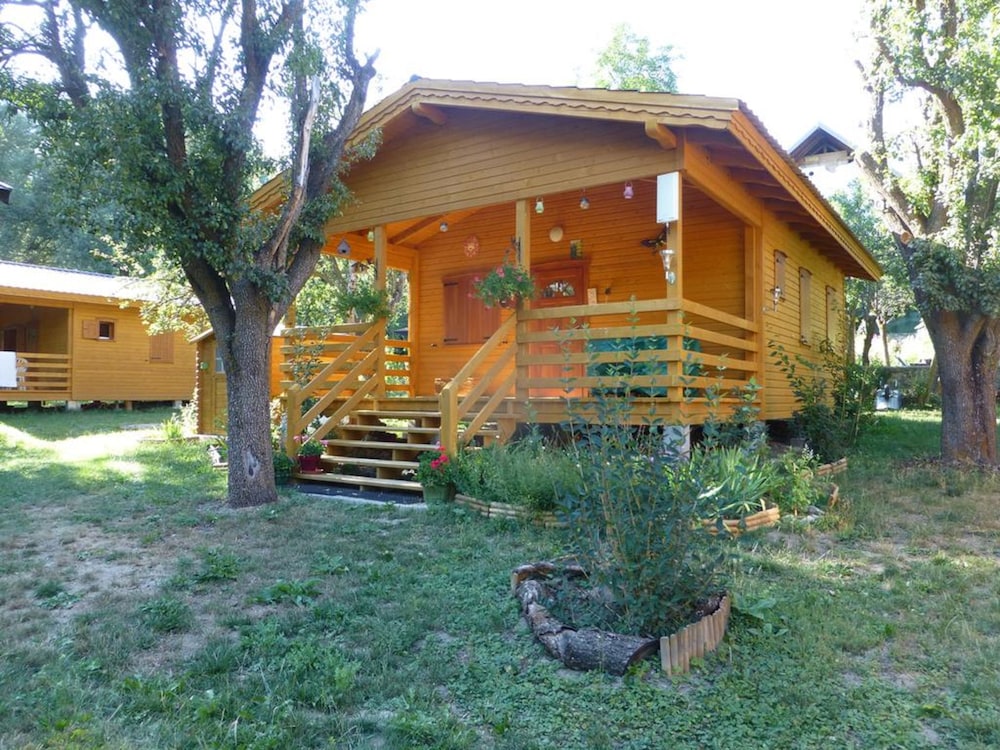 Hotel de plein air les Cariamas in Chateauroux, France