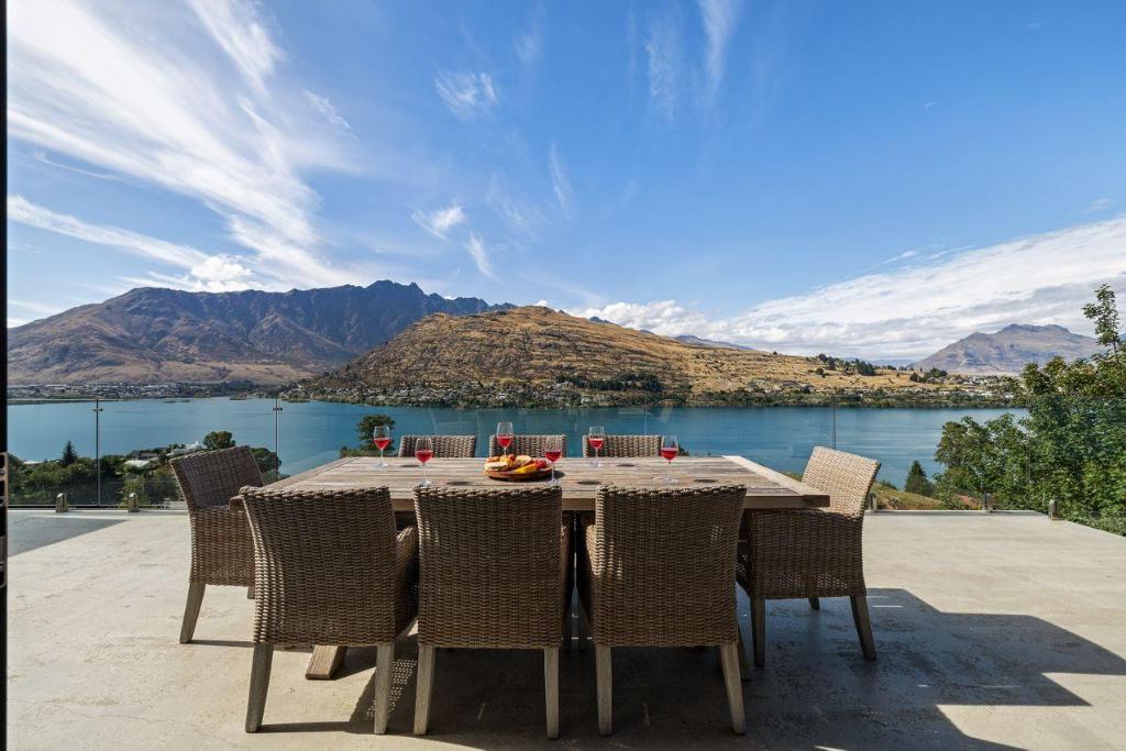 Remarkable Views on Goldrush — 4-Star Luxury Hotel in Queenstown, New Zealand