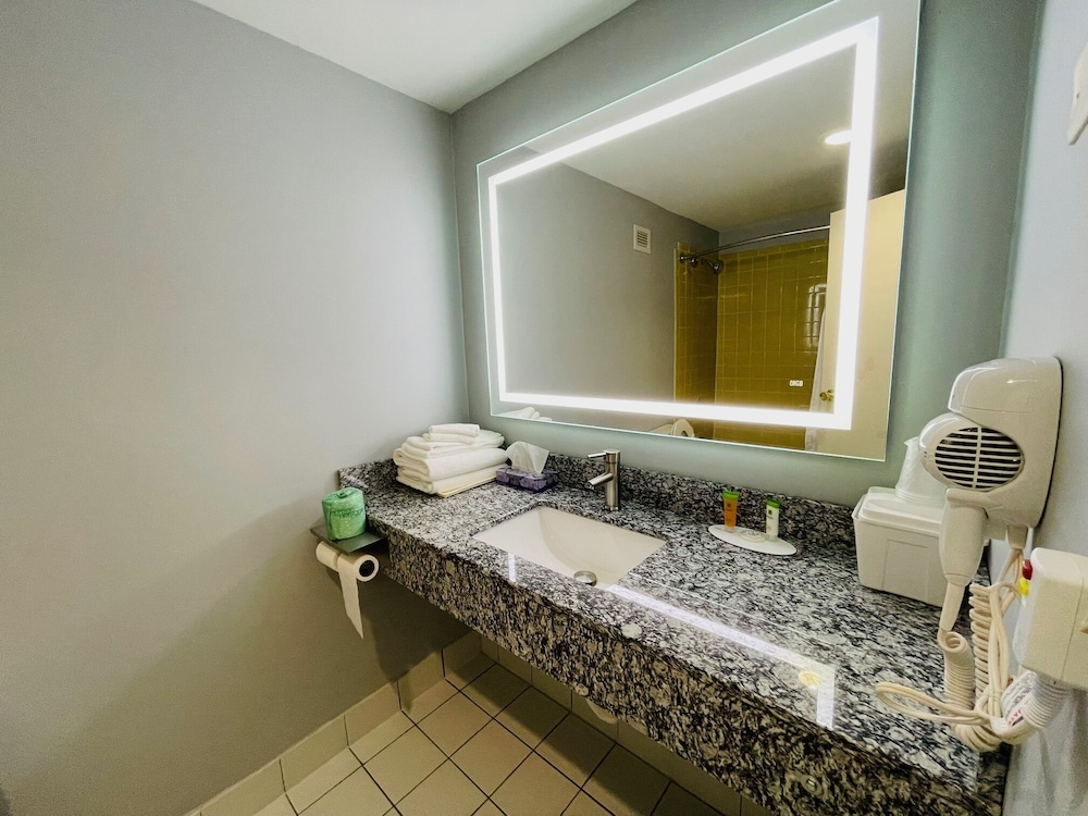 Mystic River Hotel & Suites Near Casinos - photo 18