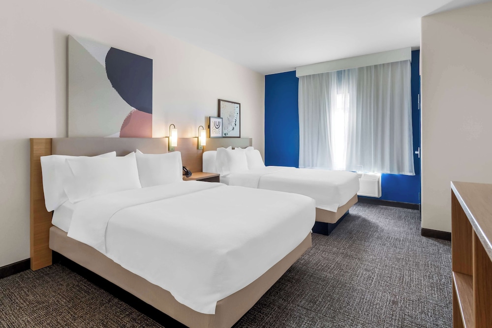 Spark by Hilton Pearland - photo 6