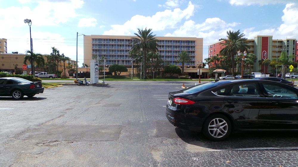 Island House Hotel - photo 55