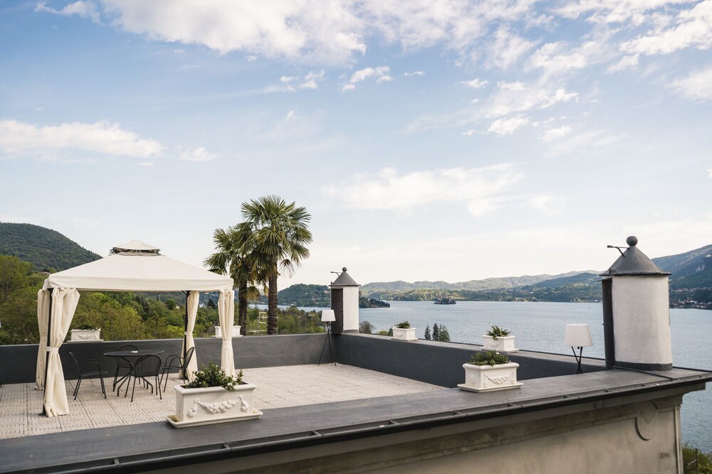 Villa L'Antica Colonia — 4-Star Luxury Hotel in Pettenasco, Italy