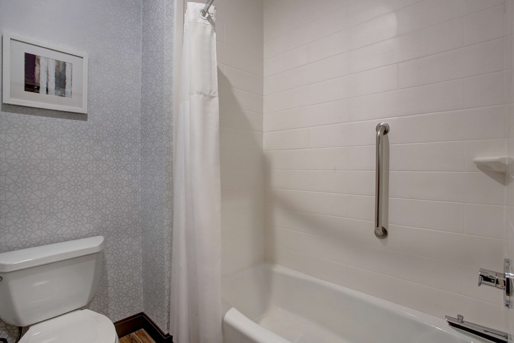Hampton Inn & Suites Dallas DeSoto - photo 25