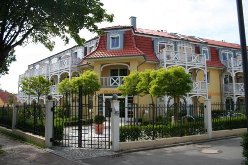 Residenz Ostseestrand — 4-Star Luxury Hotel in Ostseebad Kuehlungsborn, Germany