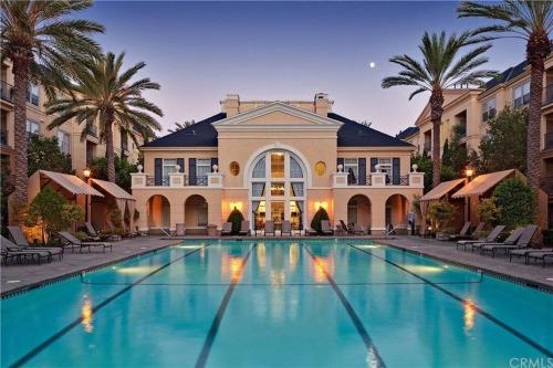 Luxury condo near Irvine Business & UCI Hospital — 4-Star Luxury Hotel in Irvine, United States