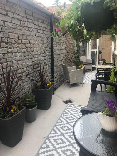 Large Cottage Beach Pubs Shops Netflix BBQ Dog Friendly