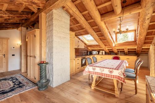 Cortina Lodge — 4-Star Luxury Hotel in Cortina D'ampezzo, Italy