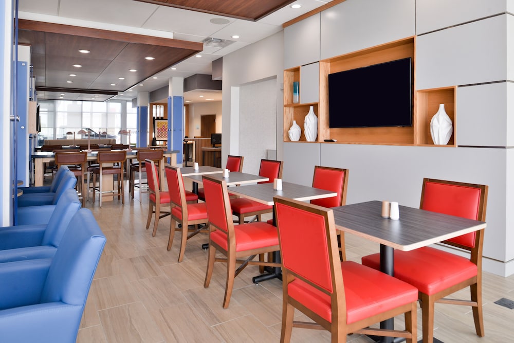 Holiday Inn Express Early by IHG - photo 31