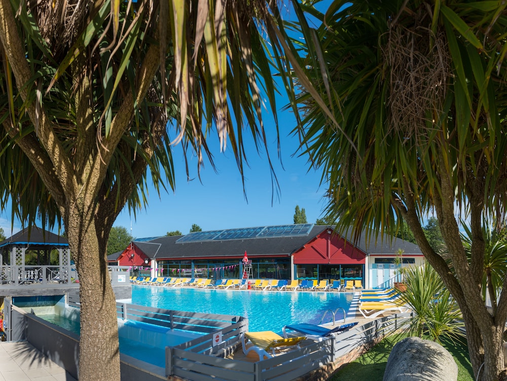 Camping Domaine de Kerlann — 4-Star Luxury Hotel in Pont-Aven, France