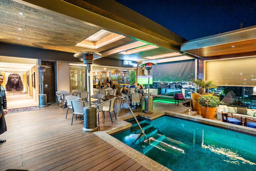 Poolside bar