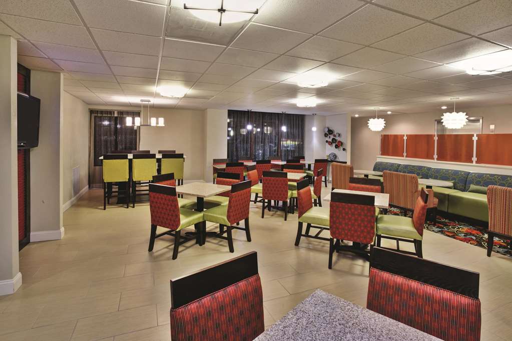 La Quinta Inn & Suites by Wyndham Elkview Charleston NE - photo 46