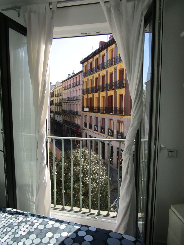 Apartamentos Cruz — 4-Star Luxury Hotel in Madrid, Spain