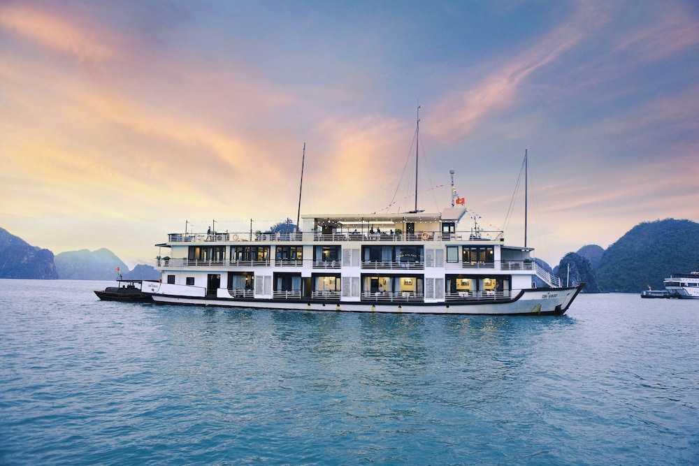 Mila Lux Cruises — 4-Star Luxury Hotel in Ha Long, Vietnam