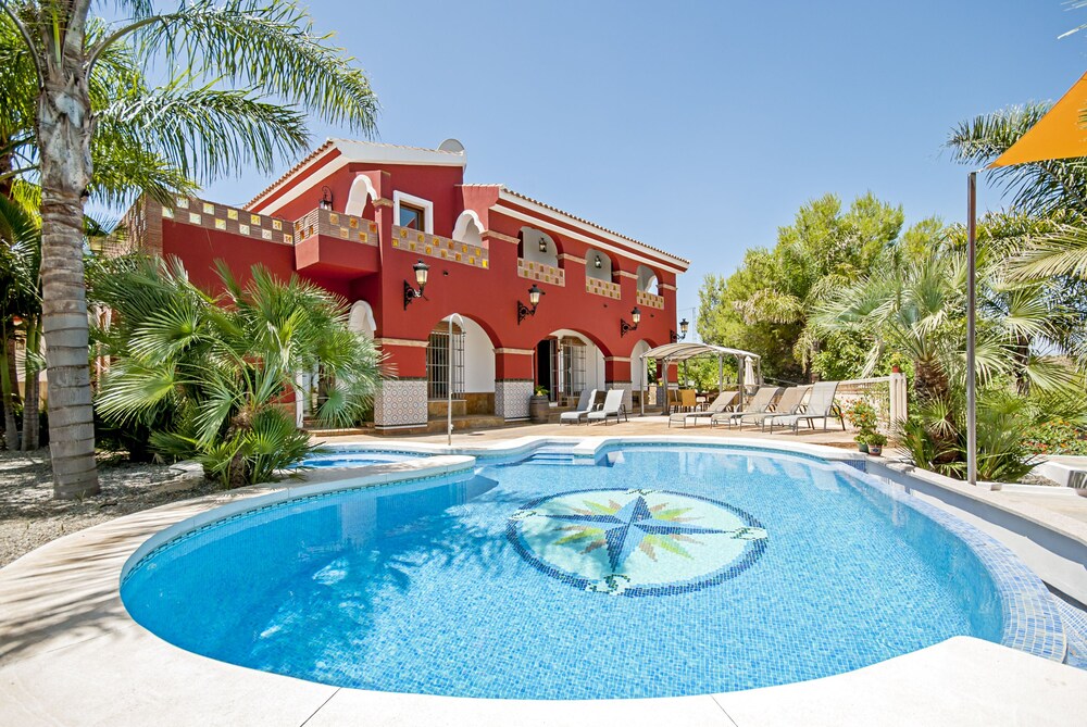Cubo's Villa Bellavista de las Lomas — 4-Star Luxury Hotel in Alhaurin El Grande, Spain